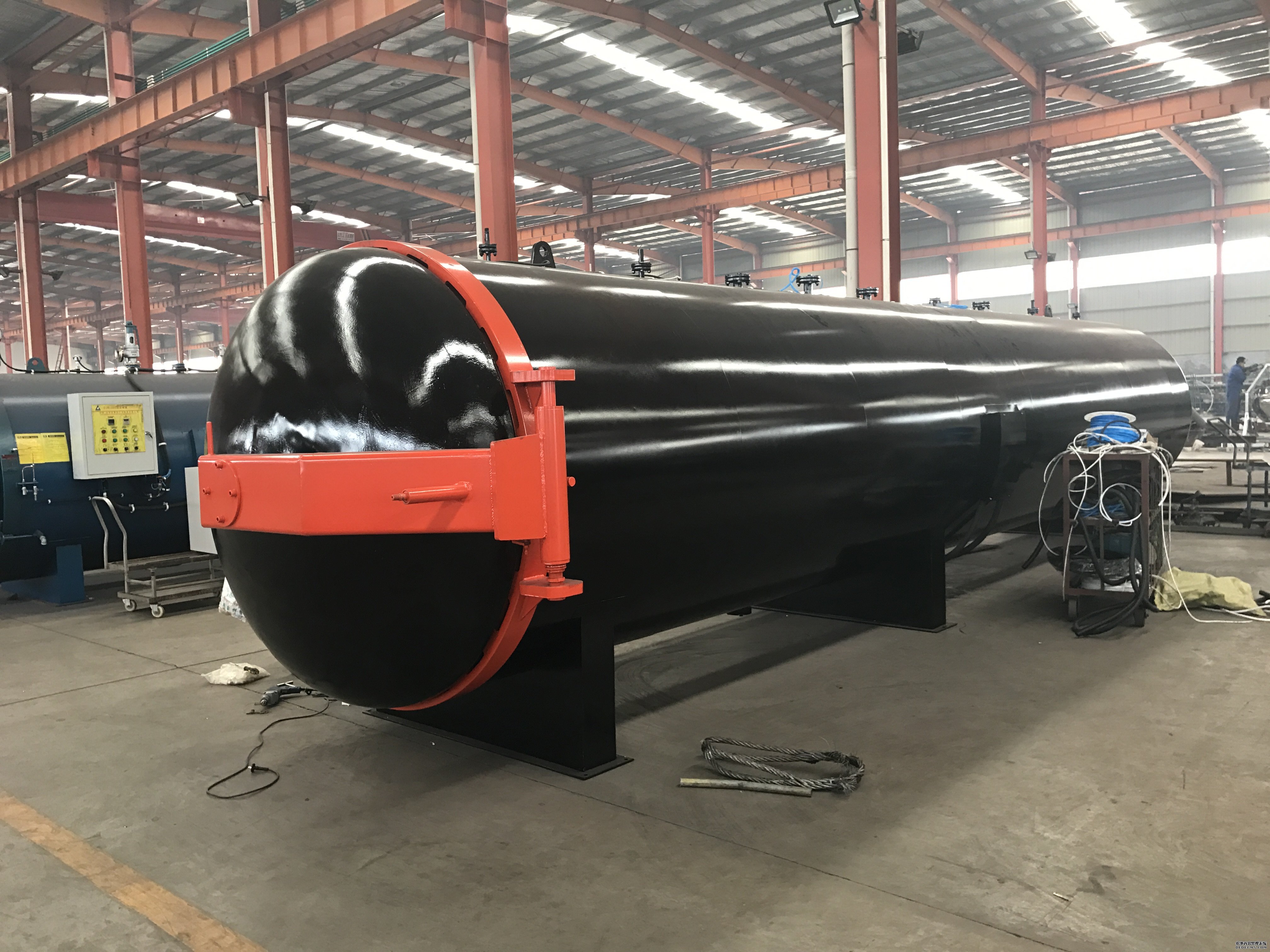 出口俄羅斯1500*8000mmPLC全自動點(diǎn)電干燒硫化罐